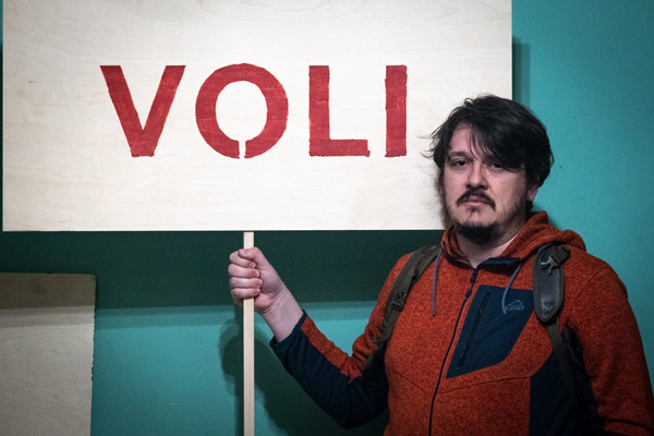 Ponosni autor uz roman Mladenka kostonoga, 2